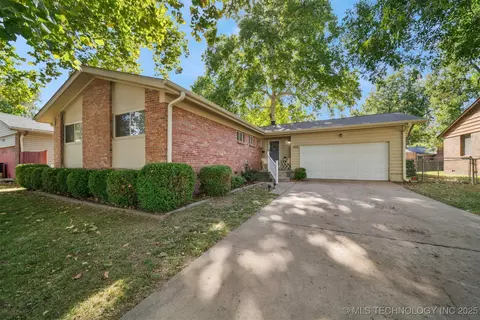 1558 E 59th Pl, Tulsa, OK 74105