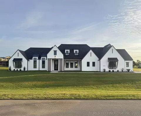 8453 E 111th St N, Owasso, OK 74055