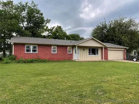 422 N Forest St, Jenks, OK 74037