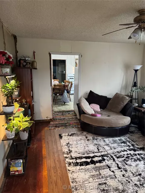 7 S Orphan St, Pryor, OK 74361 photo 3