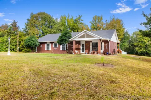 2607 E 2092 Rd, Hugo, OK 74743