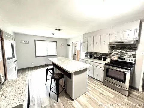 110 NW 3rd St, Checotah, OK 74426 photo 3