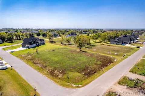 17862 E Patriot Dr, Owasso, OK 74055