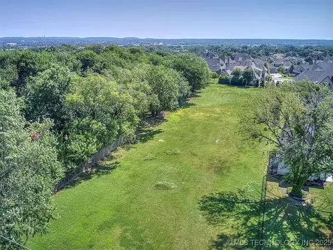 10715 S Elgin Ave, Jenks, OK 74037