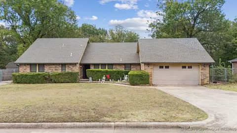 29547 E 155th St, Coweta, OK 74429