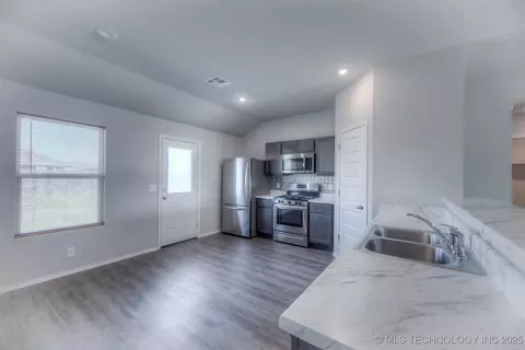 8325 E 163rd St S, Bixby, OK 74008 photo 5