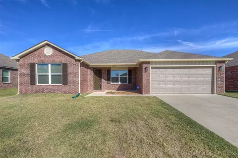 8325 E 163rd St S, Bixby, OK 74008 photo 2