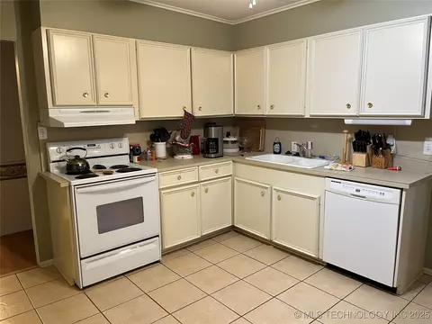2124 E 60th Court O-4, Tulsa, OK 74105 photo 10