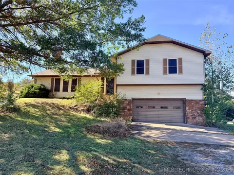 29815 Dustin Rd, Henryetta, OK 74437