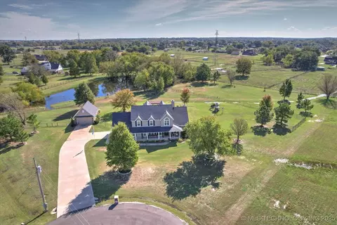 2406 E Fairfield Ct, Oologah, OK 74053