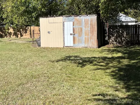 612 W 5th, Ada, OK 74820 photo 5