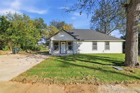 223 SE 3rd, Durant, OK 74701