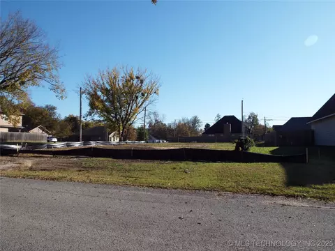 002 4th St, Skiatook, OK 74070