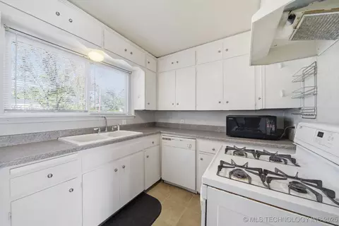 6919 E 8th St, Tulsa, OK 74112 photo 10