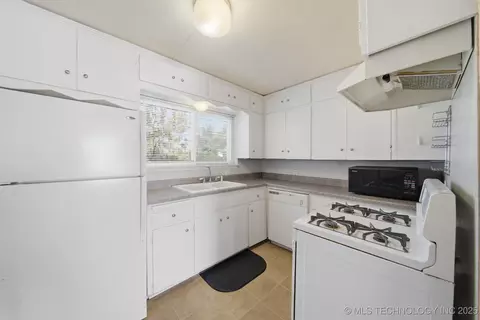 6919 E 8th St, Tulsa, OK 74112 photo 9