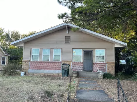 702 S Main St, Sapulpa, OK 74066