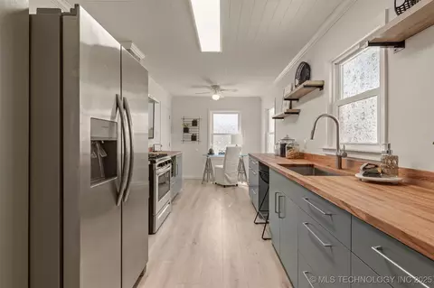 1403 E 52nd St, Tulsa, OK 74105 photo 8