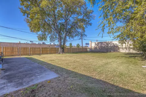 1403 E 52nd St, Tulsa, OK 74105 photo 21