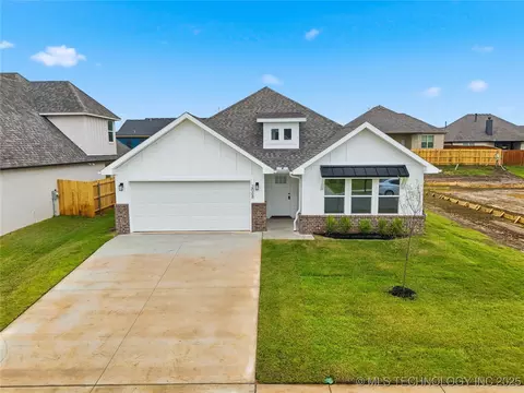2068 E 129th Pl S, Jenks, OK 74037