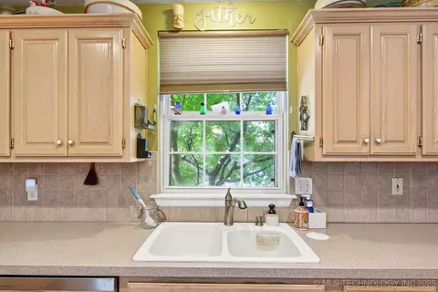 401 E College St, Broken Arrow, OK 74012 photo 10