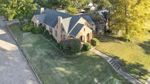 2704 E 16th St, Tulsa, OK 74104
