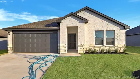 8522 E Fort Worth St, Broken Arrow, OK 74014