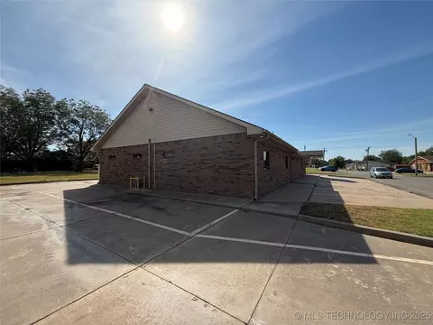 1002 E Cherry, Cushing, OK 74023 photo 1