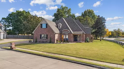 305 N Forest Ridge Blvd, Broken Arrow, OK 74014