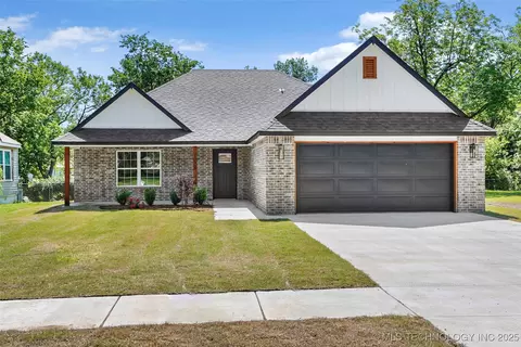 107 S Coo-y-yah St, Pryor, OK 74361