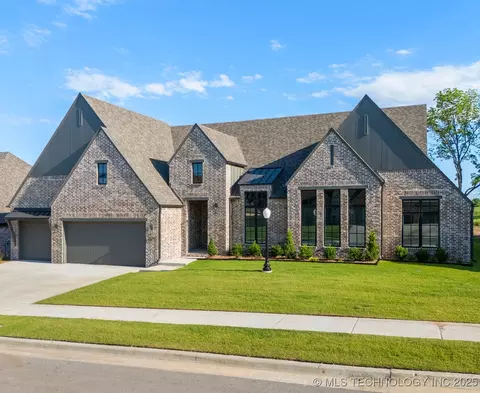 1603 Pinecrest Dr, Claremore, OK 74017