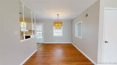 1621 E 55th Pl, Tulsa, OK 74105 photo 3