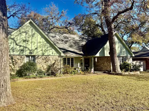 1909 E 52nd St, Tulsa, OK 74105 photo 2