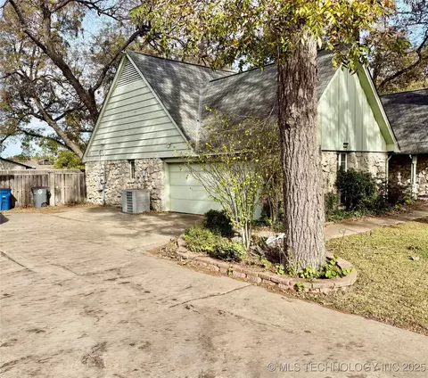 1909 E 52nd St, Tulsa, OK 74105 photo 3
