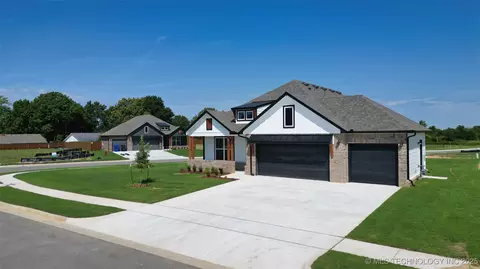8406 El Paso St, Broken Arrow, OK 74014 photo 3