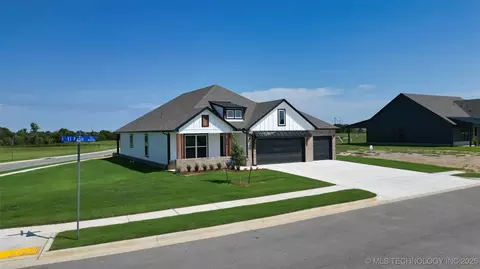 8406 El Paso St, Broken Arrow, OK 74014 photo 2