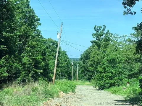 E Davis Street, Eufaula, OK 74432