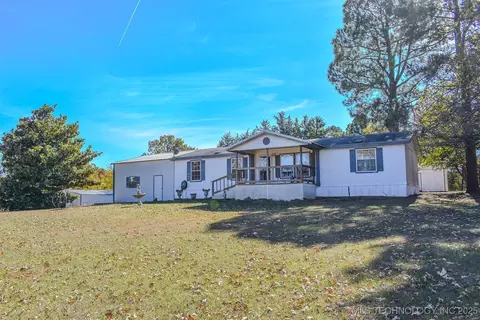 2418 E 2090 Rd, Hugo, OK 74743
