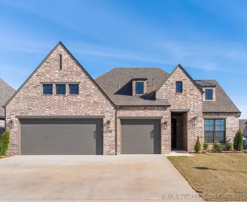 2708 W Van Buren Ct, Broken Arrow, OK 74011