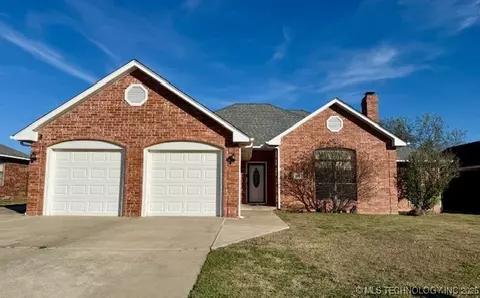 1508 Southern Hills Dr, Ardmore, OK 73401