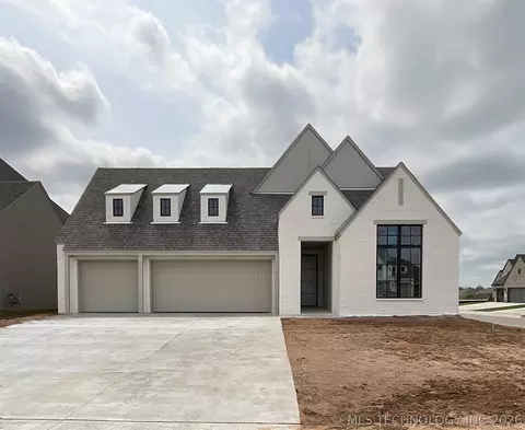 2723 W Van Buren Ct, Broken Arrow, OK 74011