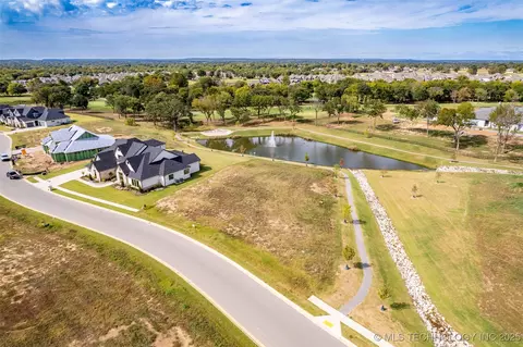 8908 Elgin St, Broken Arrow, OK 74014