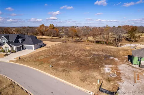 8812 Elgin St, Broken Arrow, OK 74014 photo 2