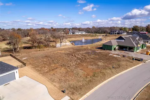 8812 Elgin St, Broken Arrow, OK 74014
