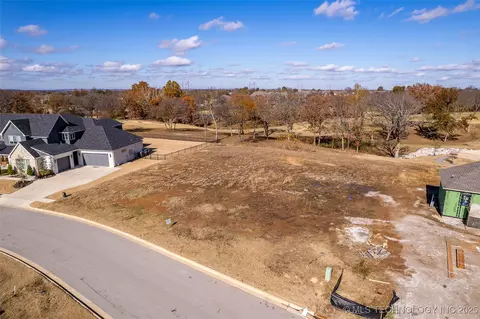 8812 Elgin St, Broken Arrow, OK 74014 photo 2