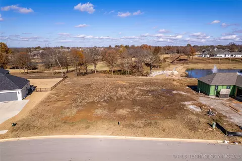 8812 Elgin St, Broken Arrow, OK 74014 photo 3
