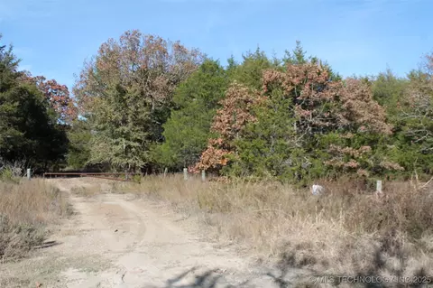 Bascum Road, Quinton, OK 74561