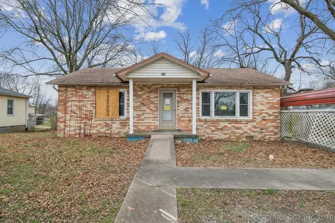902 SE 2nd St, Pryor, OK 74361
