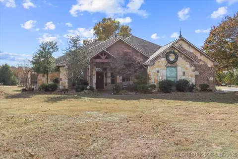 Exterior - 555 White Chimney, Stuart, OK 74570 photo 2 of 15