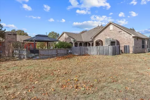 Exterior - 555 White Chimney, Stuart, OK 74570 photo 10 of 15
