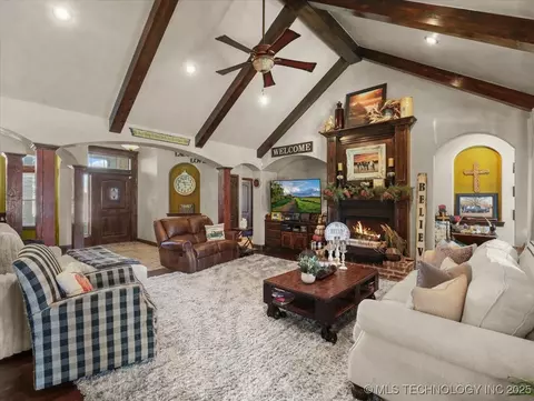 Living - 555 White Chimney, Stuart, OK 74570 photo 1 of 2